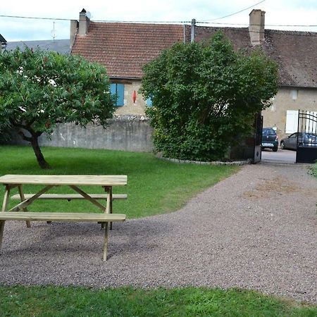 Appartement Passe Partout Lucenay-l'Eveque Exterior foto