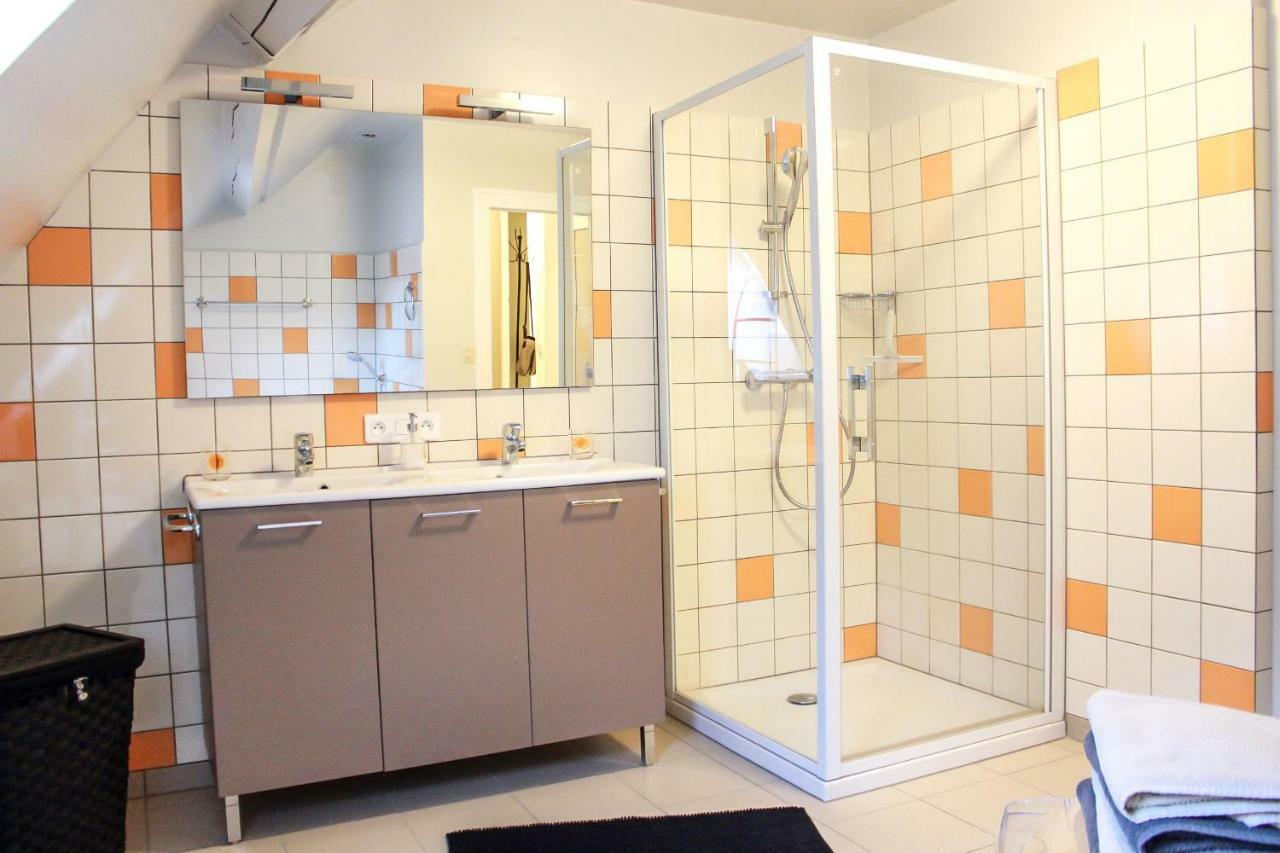 Appartement Passe Partout Lucenay-l'Eveque Exterior foto
